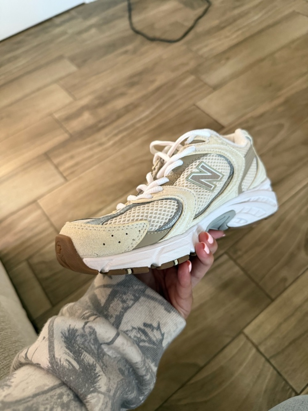 New Balance Beige and White 530- Running Sneakers - Picture 5 of 10